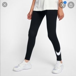 Nike Women’s Swoosh Leggings